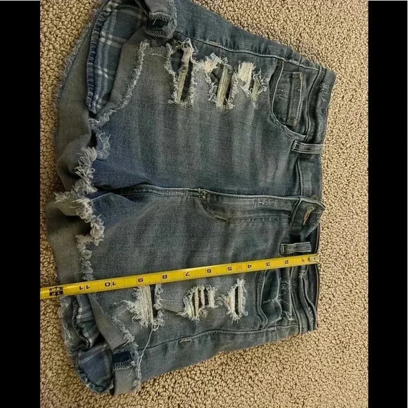 Sneak peek denim shorts size Small - Picture 3 of 4